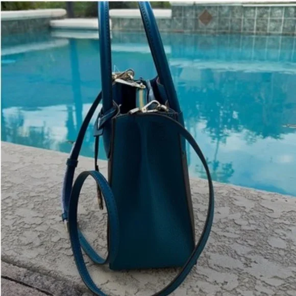 Michael Kors Mercer Medium Messenger Bag - Picture 4 of 16